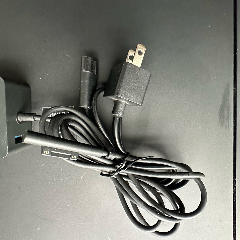 Surface Pro replacement AC Adapter - Picture 4 of 5
